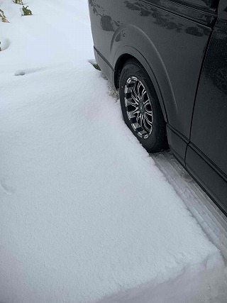 ハイエース ワイド  2WD  恐怖の季節到来！  雪対策を考える！！  スタッドレスタイヤを購入